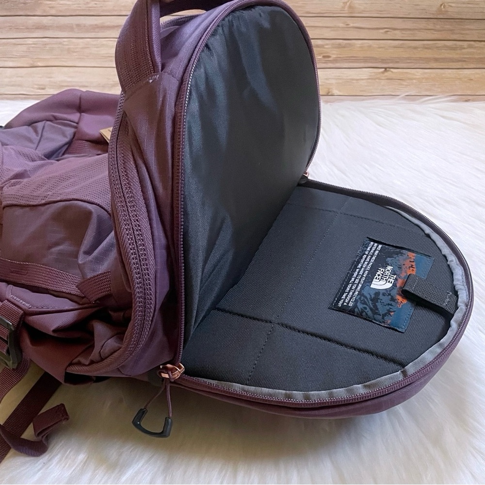 The North Face Women’s Recon Luxe 30 Liter Backpack - Picture 9 of 10